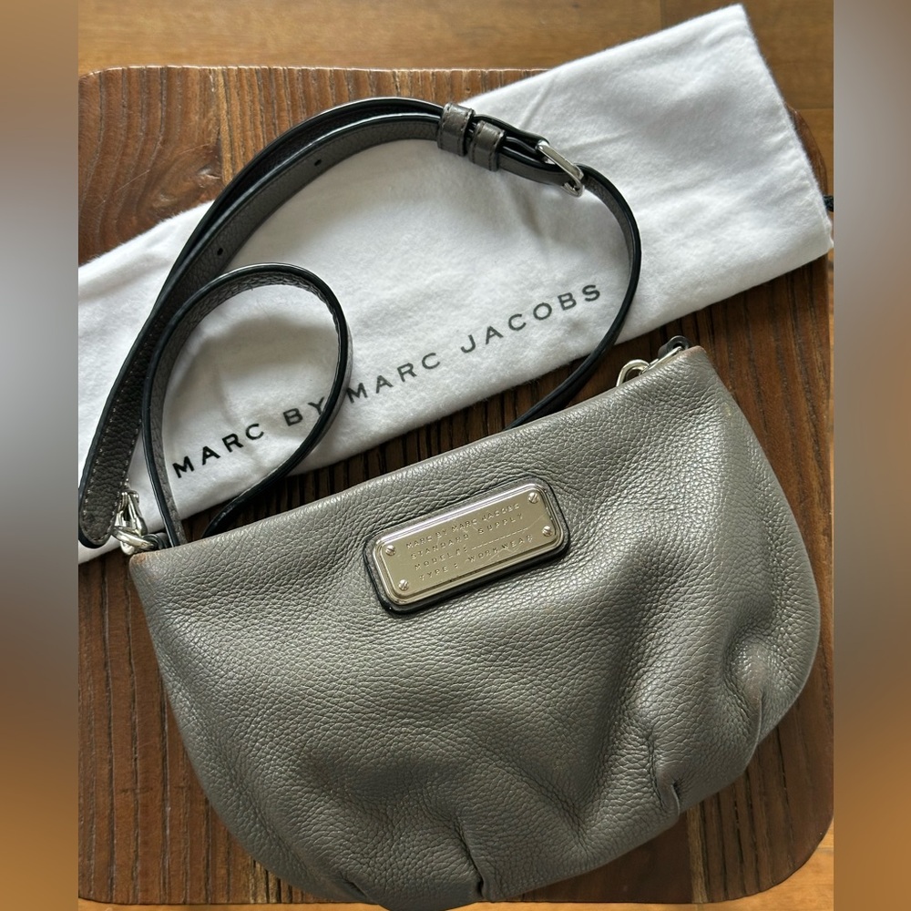 Marc Jacobs Gray Leather Crossbody Bag w/Dust Bag